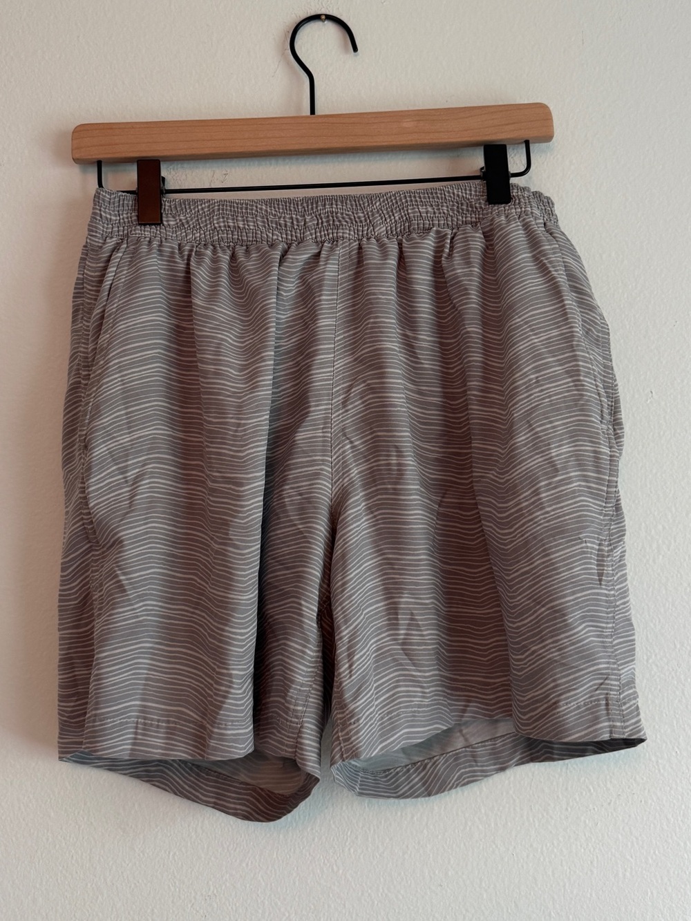 Southern Tide Men's Light Gray Striped Athletic Shorts
